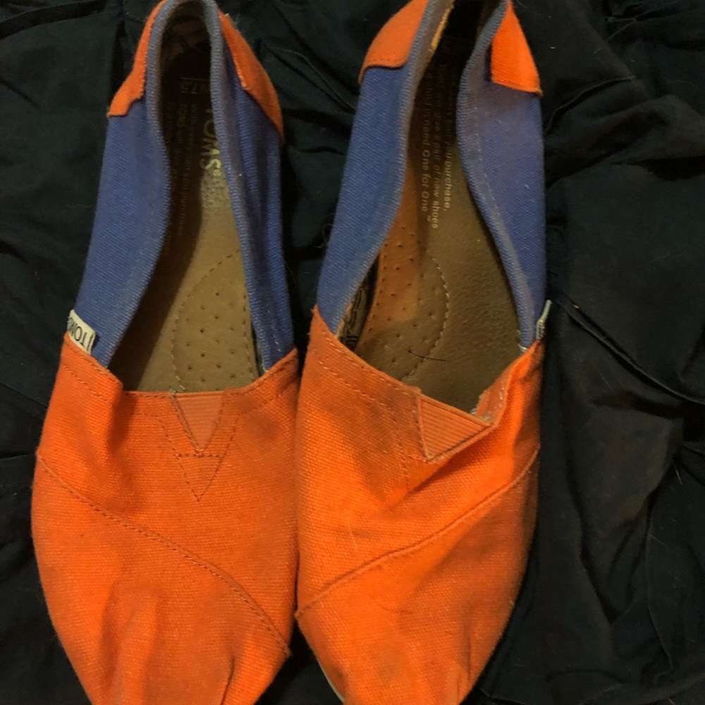 Orange and blue Toms